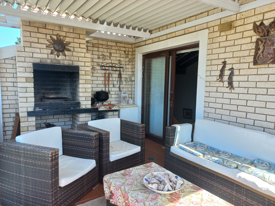 To Let 3 Bedroom Property for Rent in Wavecrest Eastern Cape